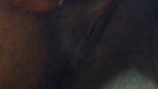 Un collègue m'a surpris en train de jouer avec ma chatte lors d'un voyage d'affaires 💦