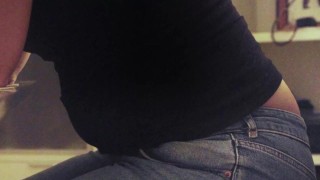 Cuando el negro no puede ocultar el tamaño de tu barriga