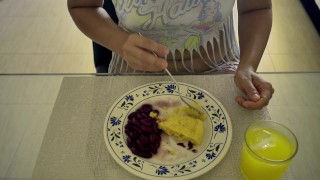 Un almuerzo tranquilo en bikini #partre #1