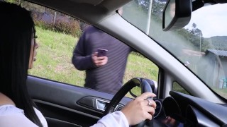 Me encontré con un desconocido en la carretera y terminamos teniendo sexo en mi carro/ I met a stran