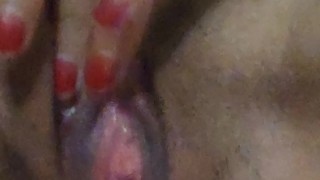 Jugando con mi vagina 👅