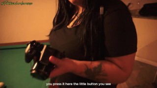 mi hermanastro se compra una camara de fotos y me dice para hacer una secion rica