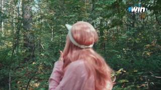 Няшка-лесбиянка заблудилась в лесу и нарвалась на хуй лесника.