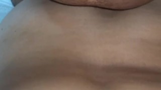 Hermosa flaquita culona montando rico y cogiendo de perrito CASERO REAL AMATEUR