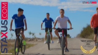 🚴🏻‍♀️ STAXUS :: Hot bicyclists can't resist making an emergency stop