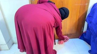 Arabian Hotel Maid Cleaning My Room & i see her huge ass & huge Boobs!