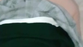 ALUMNO FOLLANDO LA BOCA DE SU COMPAÑERA DE CLASES MIENTRAS LE ESCURREN FLUIDOS Y SALI