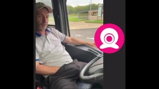 I show my cock in the gay parking lot