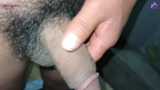 Agresiva y dura masturbación matutina