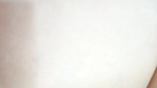 MILF CULONA SE APROVECHA DE SU HIJASTRO Y SE LO COGE A ESCONDIDAS DEL MARIDO