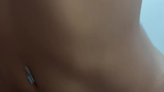 وقتی آن را داخل واژن او گذاشتم، او شروع به جیغ زدن کرد، او فهمید که آلت تناسلی من بزرگ است😏🔥🇮🇷