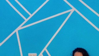 Zorrita atrevida en lenceria chupa dildo y tiene un delicioso orgasmo