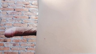 Tocando mi verga en una rica mañana