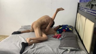 Mi vecina la invite a fumar hierba y terminamos follando