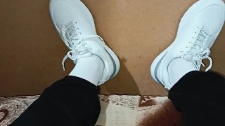 18 yo guy. white socks, sneakers, sweatpants. guy jerks off.