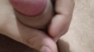 Un masaje nocturno para mi polla en la casa de la vecina