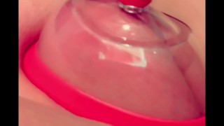 Watch me pump up this pussy for you😜