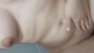 Tocandome al baño a escondidas de mi novio