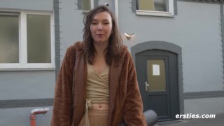 Ersties - Ein tiefes Eintauchen in die weibliche Sexualität im Yoni-Gazing-Workshop