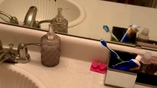 Pounding my girlfriends round ass on the bathroom sink