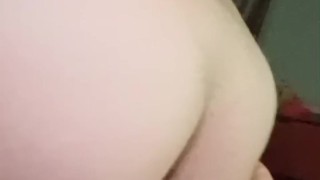 Me excita enfocar mi culo y masturbarme mientras gimo rico