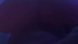 Sacándome la leche con una muñeca