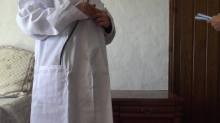 زوج عربي يزور طبيبة