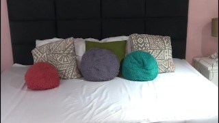 MY GIRLFRIEND GIVES ME DELICIOUS PASSIONATE KISSES AND WE SCISSOR