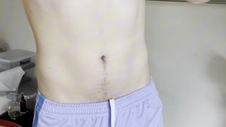 Joueur de football joue avec sa grosse bite non circoncise - Hardim