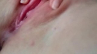 I like to fist my pussy and spread my ass!