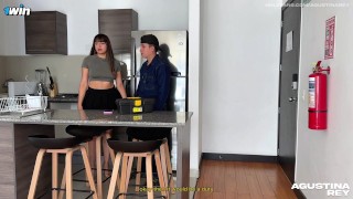 Le soy infiel a mi esposo con el plomero que contrate y me follo sin condon y se corre en mi cara