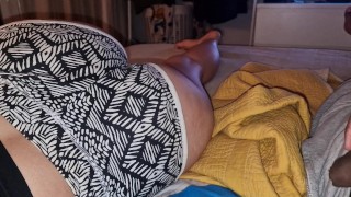 Hermanastro se pajea con mis bragas y luego da enorme corrida en mi cara - CUM ON CARA
