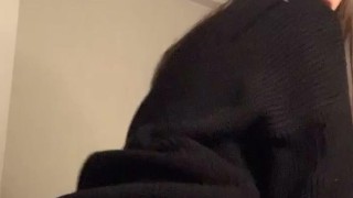 Pretty girl shakes her ass