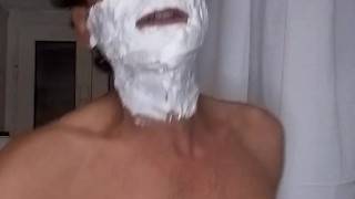 Canto rap (Enzo Dong) e faccio la barba