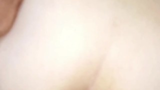 ¡POR EL CULO Y SIN CONDÓN! ¡ESTUDIANTE SE DIVIERTE CON EL ANO DE SU COMPAÑERO!