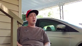 Risky daytime self piss while cars drive by me