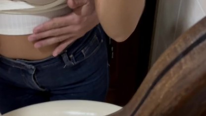 به حمام رفتم و دیدم شوهر خواهرم برهنه منتظرم است 🫢(داستان های جنسی واقعی ایرانی🔥)🇮🇷