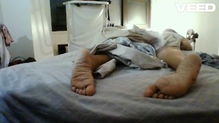 MIDGET FEET AND TOES FETISH SOLO FEMALE BROWN SMALL FEET