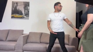 Mi madrastra y yo nos calentamos tanto que ella acepta grabar video porno!