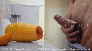 Sarap ng PAPAYA. Walang gatas kaya KINANTOT ko muna at nilagyan ng gatas ko bago kainin!
