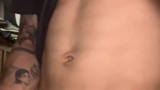 Quieres tocarme la verga mi amor ?😏