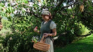 peaches & pleasure ~ a squirting erotica film