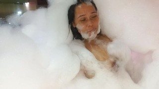 sex in the jacuzzi with my neighbor while her husband works