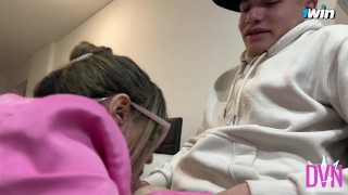 Profesora Particular hace debutar sexualmente a su alumno y le entrega el culo