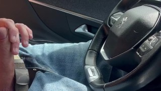 Je me masturbe en voiture et grosse ejaculation en extérieur! 🍆💦