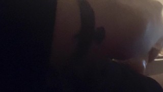 Mec tatouer baise une belle chatte jusqu’à l’orgasme fleshlight