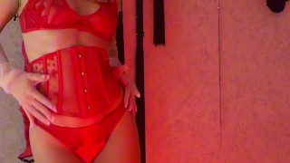 Goddess Renata Fox dances seductively and gives you a golden rain at the end