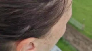 Deutsche Milf fickt draußen in einer Burg und bekommt ein creampie in ihrere pussy