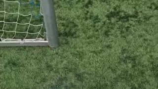 Hübsche Mutter lässt sich beim Fussball ins Gesichts spritzen