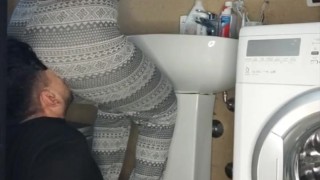 Facesitting while i brush my hair